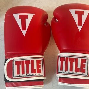 Title Classic Red Boxing Gloves